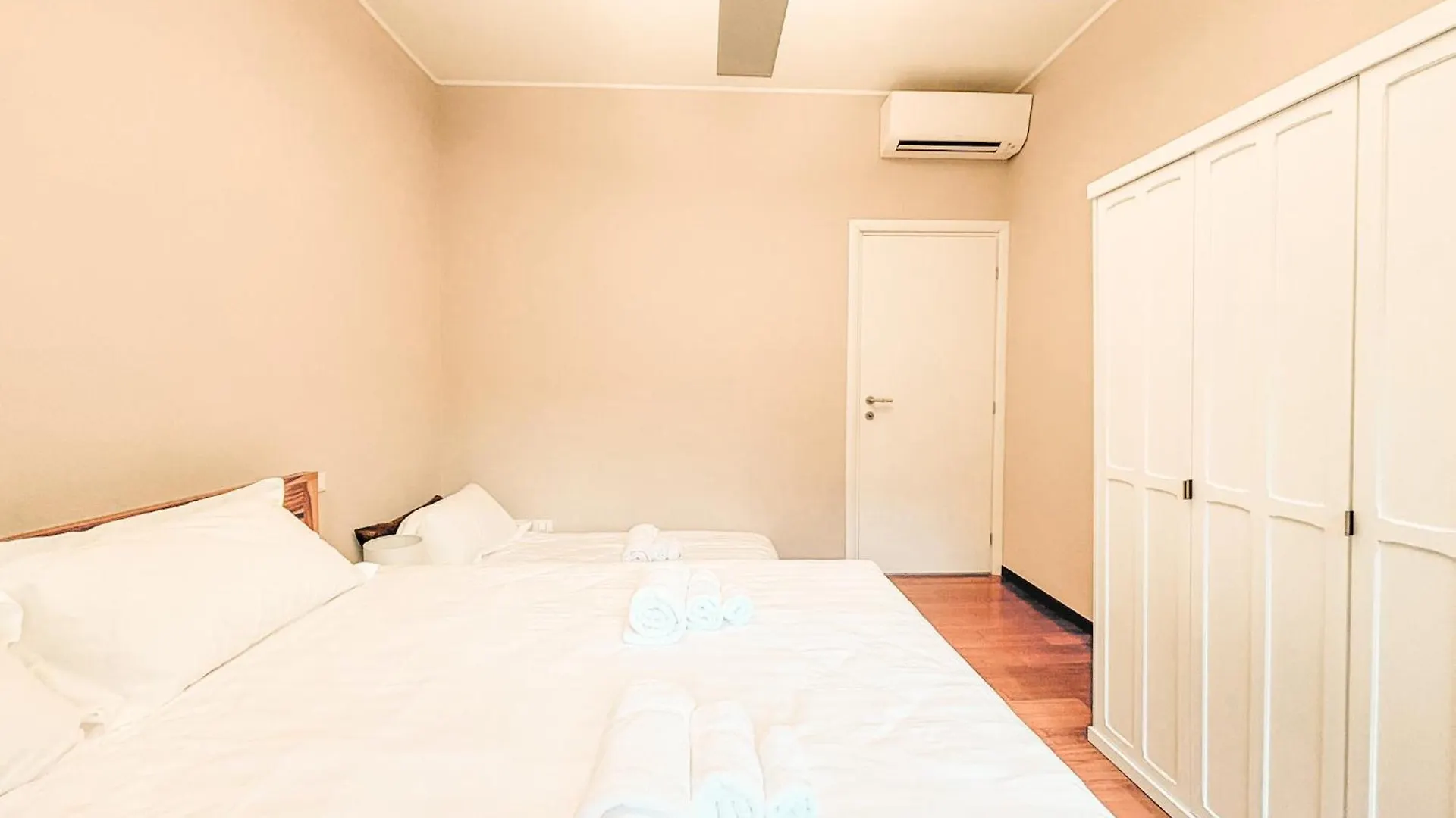 Appartamenti Nel Cuore Di Via Tortona Milánó Apartman