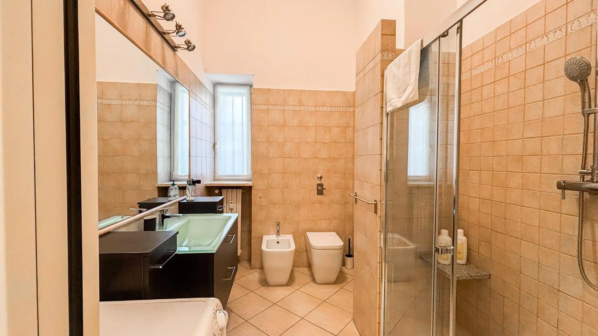 Appartamenti Nel Cuore Di Via Tortona Milánó Apartman